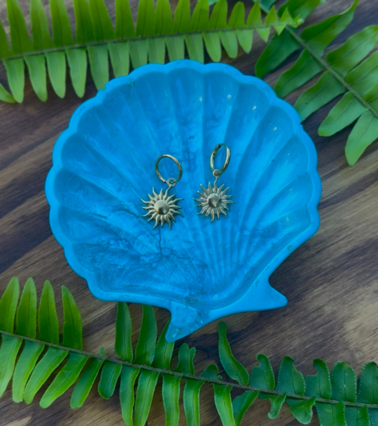 Mini sun earrings