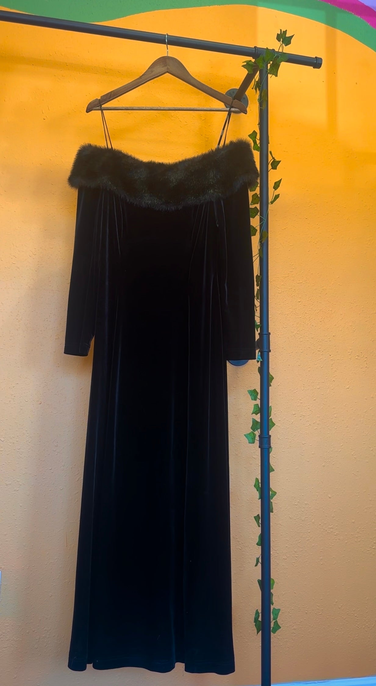 (XL) Off The Shoulder Fur Dress