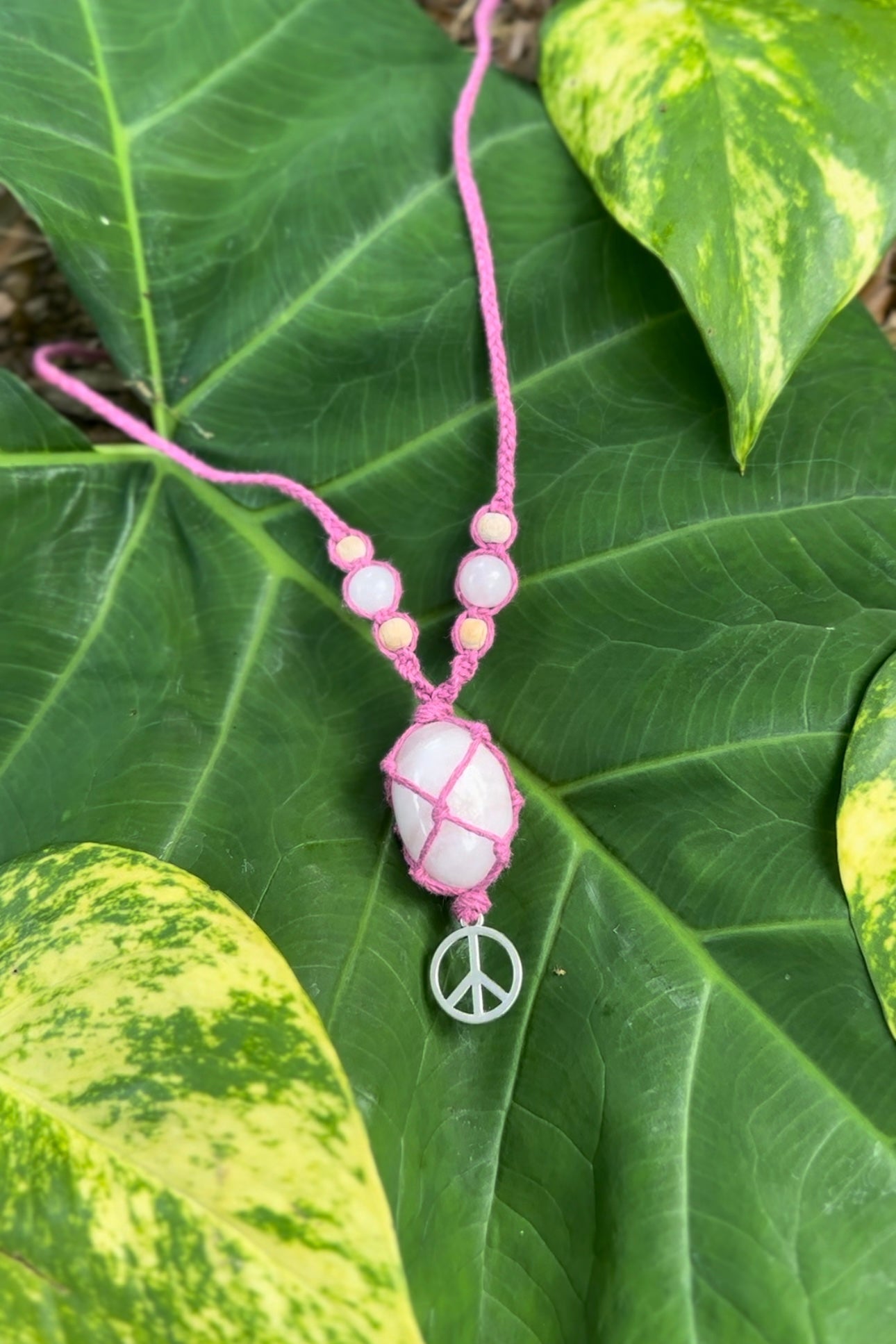 HOT PINK ROSE QUARTS MACRAME NECKLACE