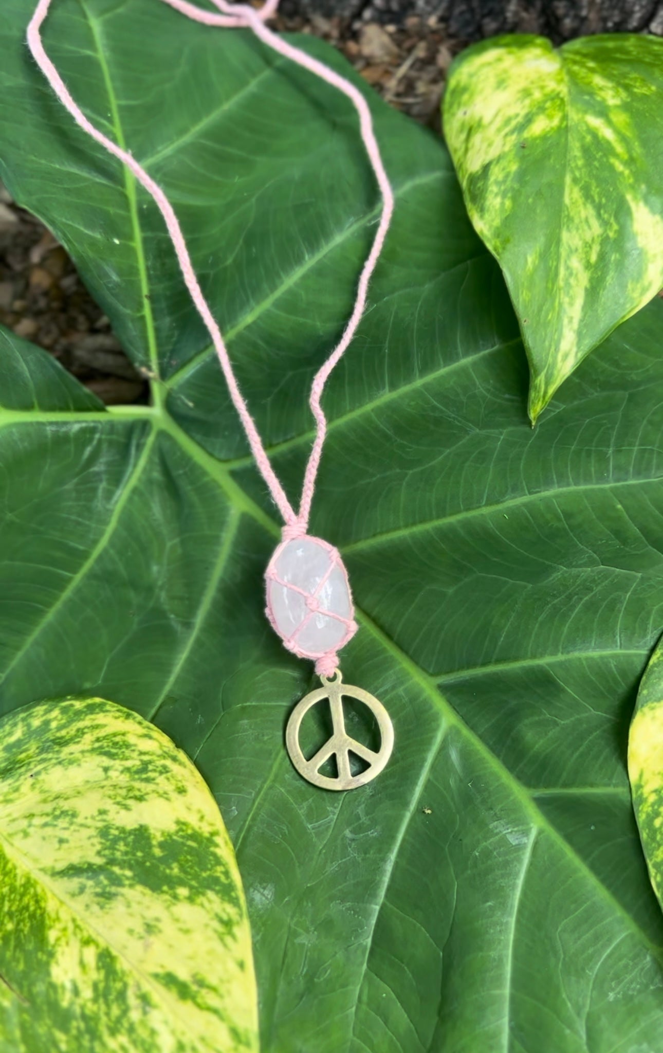 LIGHT PINK ROSE QUARTZ MACRAME NECKLACE