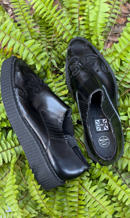 T.U.K UNISEX SHOES  (MENS 6 - WOMENS 7)