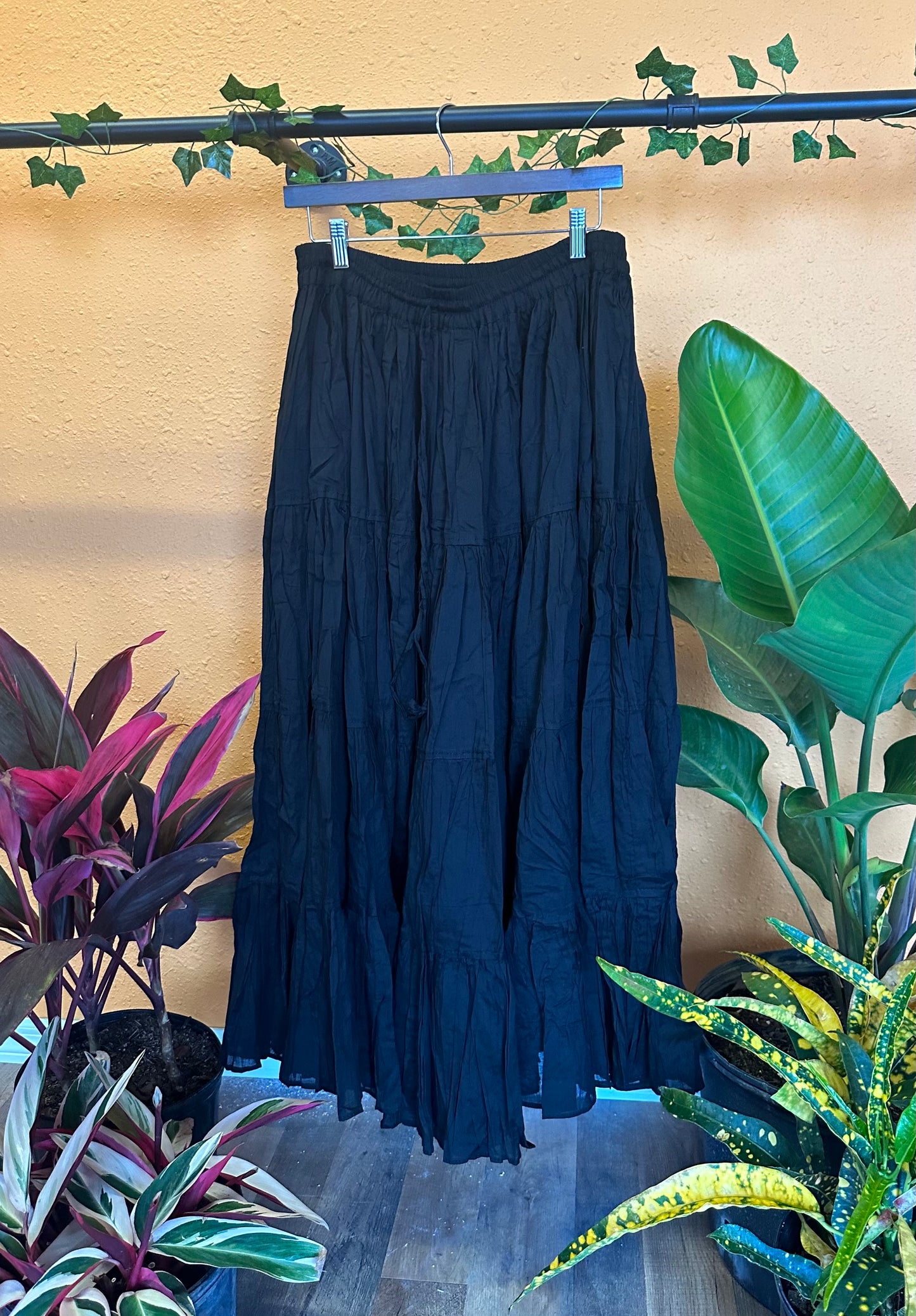 BLACK 25 YARD FLOWEY SKIRT