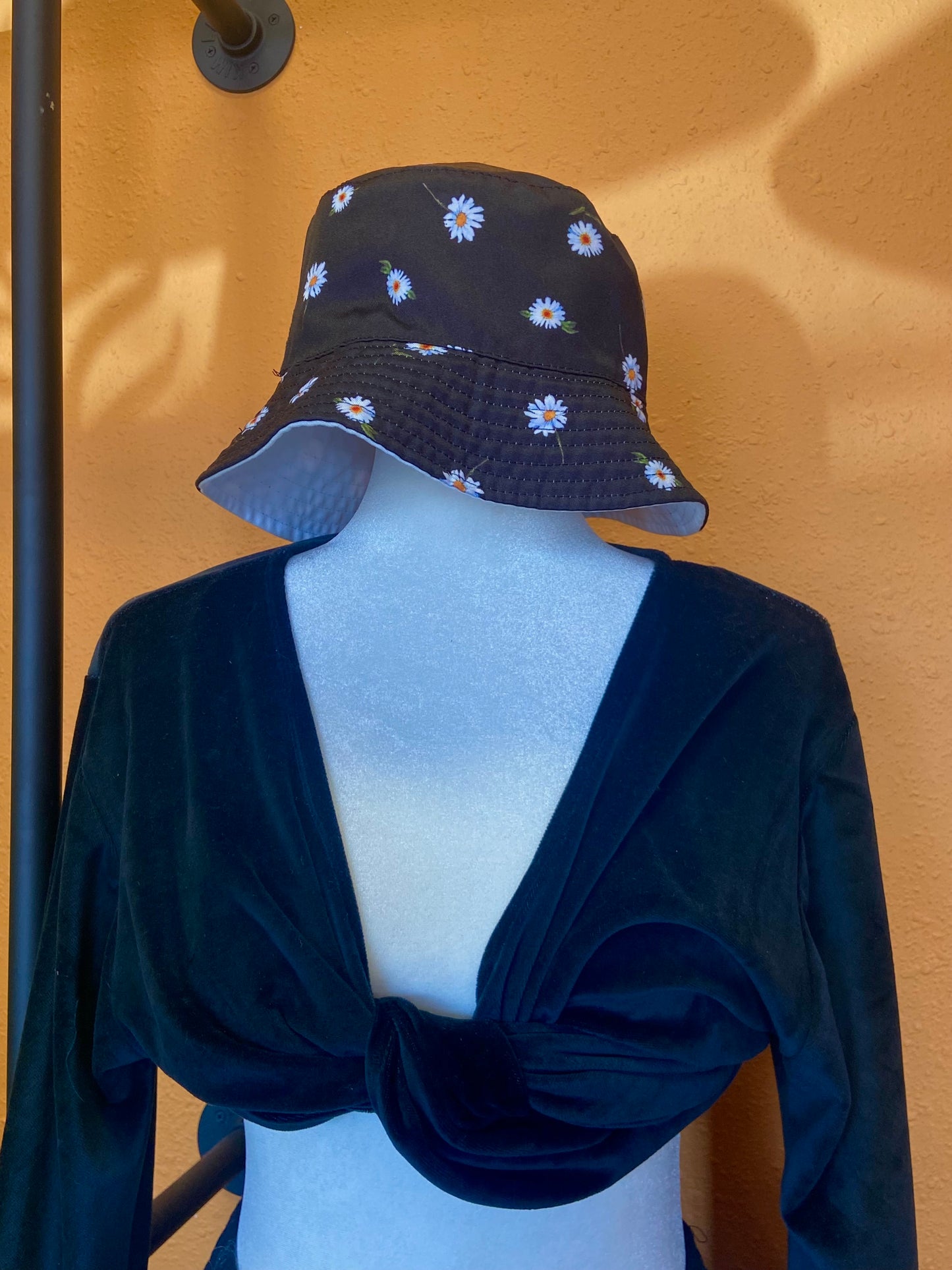 DAISY BUCKET HAT