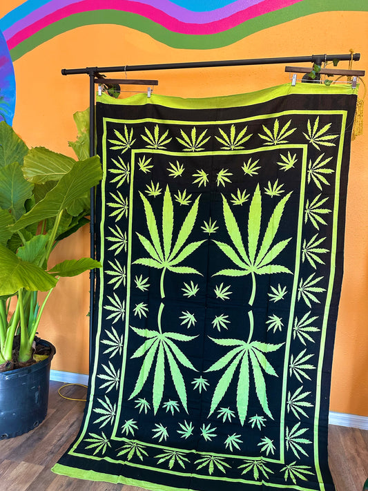 GREEN MARY JANE LEAF TAPESTRY 55 x 85”