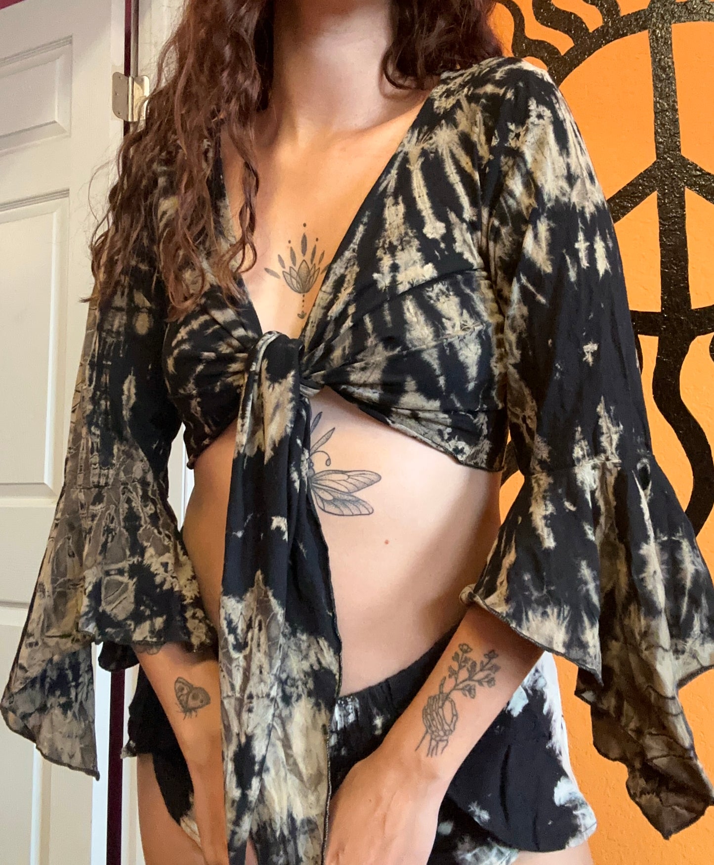 TAN/BLACK FAIRY SLEEVE TOP
