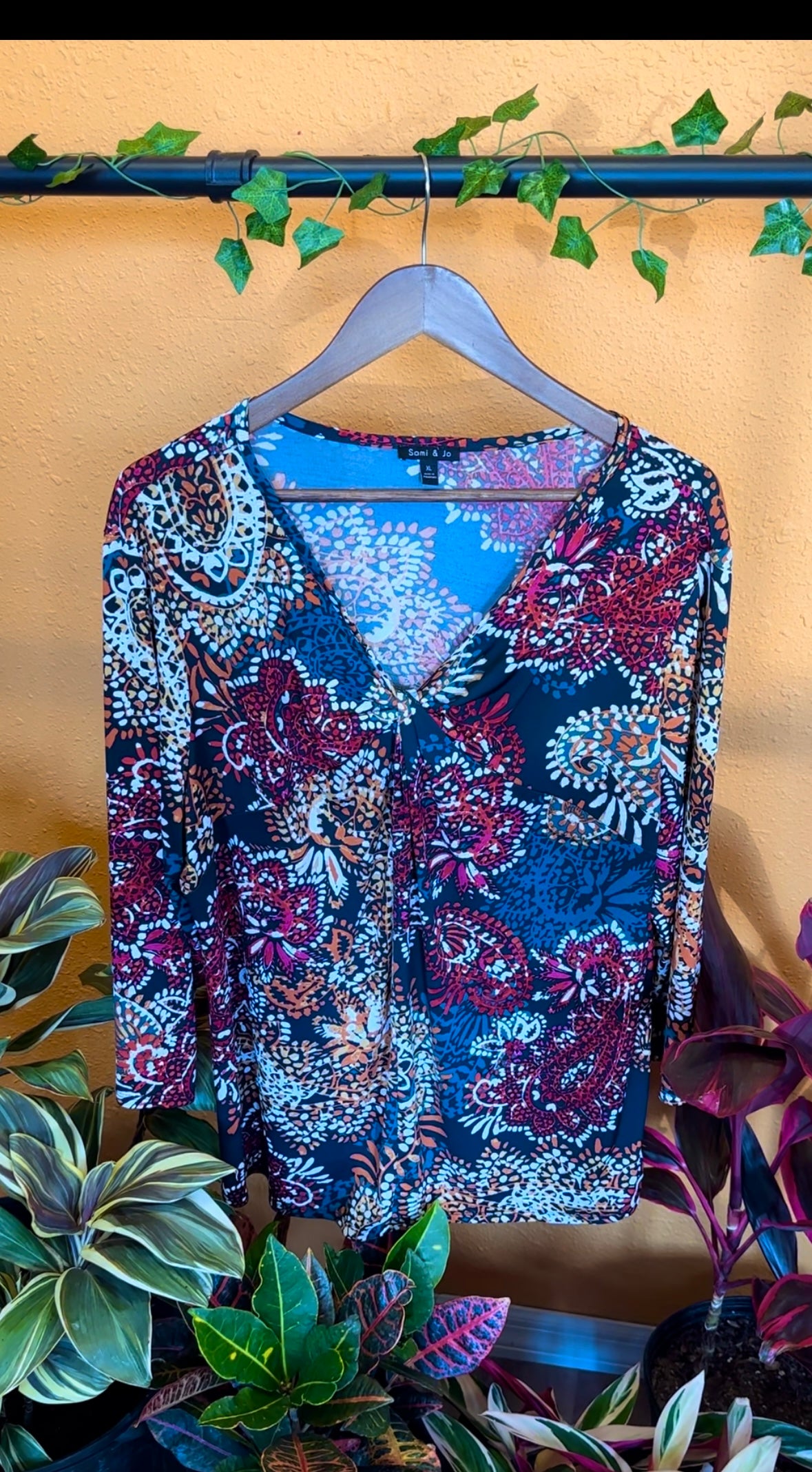 (XL) Floral Tee