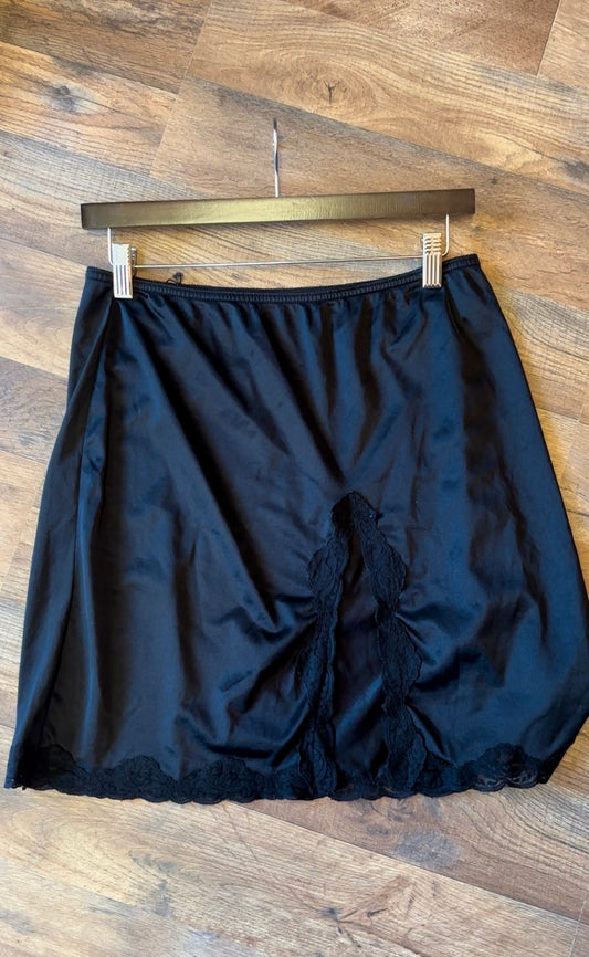 (L) Lace Slit Black Skirt